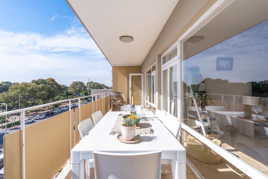 2 Bedroom Property for Sale in Green Point Western Cape